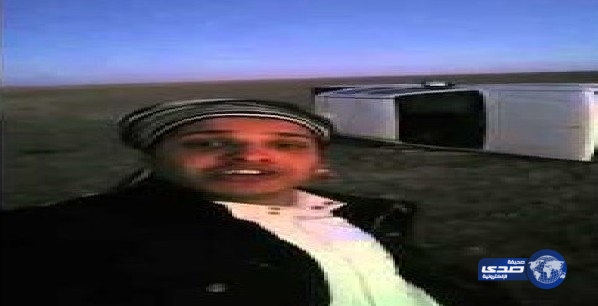 بالفيديو:  مواطن يتصور سيلفي مع سيارته بعد انقلابها