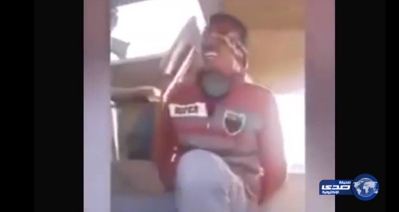 بالفيديو &#8211; داعشي من العراق يبكي كالاطفال بعد وقوعه بقبضة الأكراد