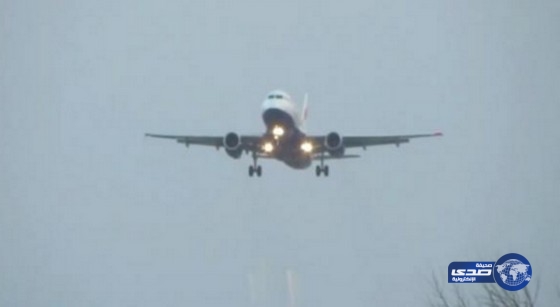 بالفيديو: الرياح العاتية تمنع طائرة ركاب بريطانية من الهبوط