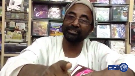 بالفيديو .. مقيم سوداني &#8220;اللي عنده حرمة واحدة ما رجال&#8221;