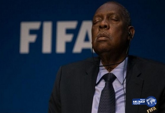 عيسى حياتو نائم في مؤتمر الفيفا