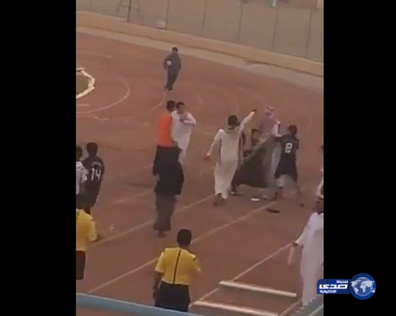 بالفيديو:لاعب يتعرض للطعن بعد نهاية مباراة بوادي الدواسر