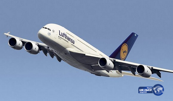 السيطرة على رجل حاول العبث بباب طائرة للوفتهانزا أثناء تحليقها