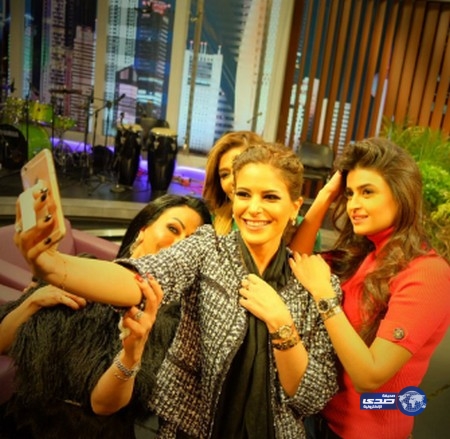 سيلفي علا الفارس مع الاعلاميات الكويتيات..