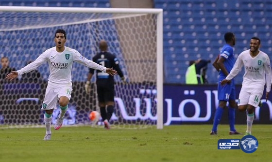 الاهلي يتصدر الدوري بفوزه على الهلال