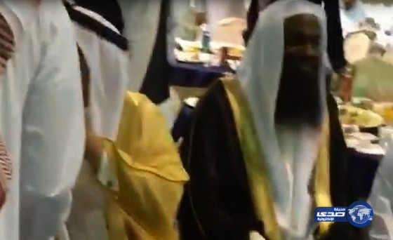 بالفيديو: الشيخ عادل الكلباني يظهر في جلسة طرب ومزمار