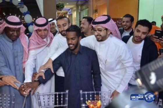 بالصور:نجوم النصر والهلال والشباب يشاركون في افتتاح أحد المحلات الشهيره