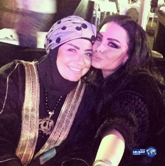 سيلفي ديانا كرزون مع والدتها..