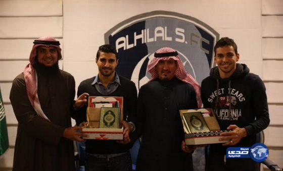 تعاوني البطحاء يهدي لاعبا الهلال ادواردو والميدا “هدية رياضي”