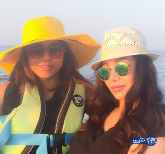 لجين عمران مع مهيرا عبد العزيز في رحلة صيد..