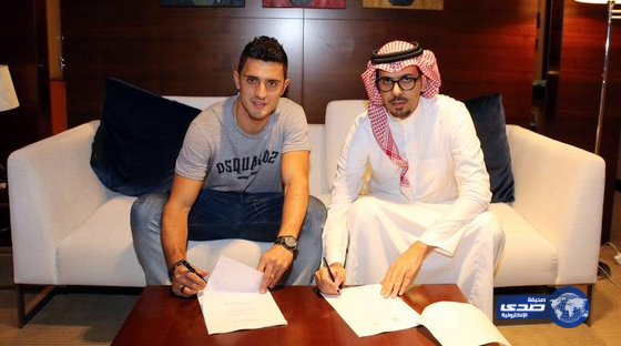 ماركينهو يجتاز الفحص الطبي ويوقع عقده الرسمي