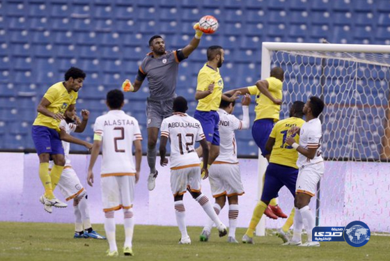 إدواردو يتفوق على ريفاس.. والعويس أفضل حارس