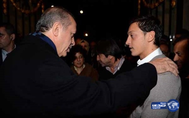 مسعود أوزيل نجم الأرسنال يزور أردوغان