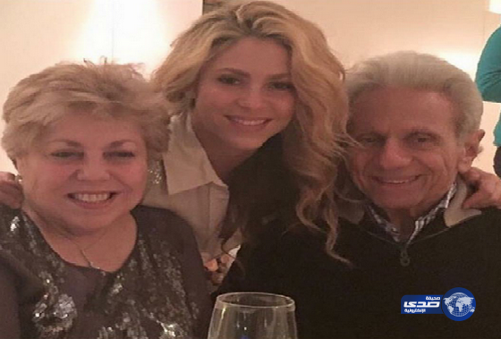 شاكيرا مع أمها وأبوها..