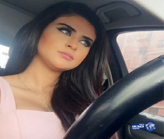 سلمى رشيد..سيلفي قبل السواقه..