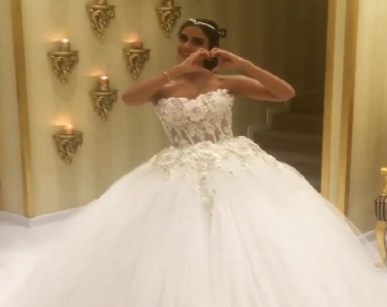 أحلام العجارمه بالأبيض..