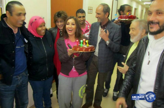 لطيفه تحتفل بعيد ميلادها في المستشفى..
