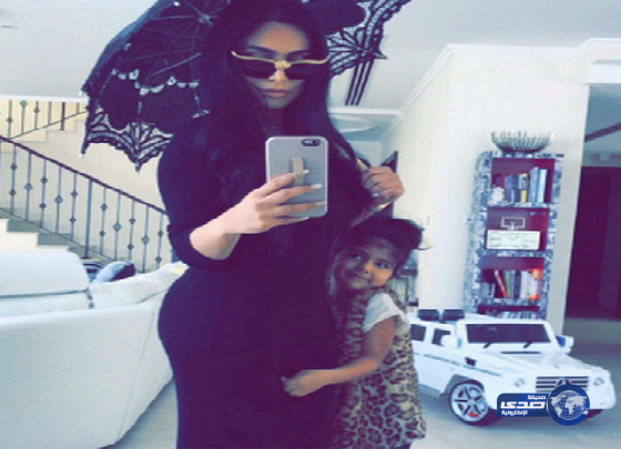 هدى بيوتي مع بنتها..