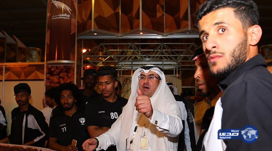 لاعبو هجر يزورون مهرجان الأحساء للتمور المصنعة