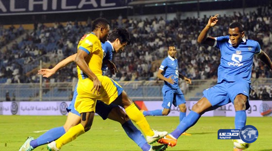 لاعبو التعاون يتسلمون مكافآت الفوز على الهلال