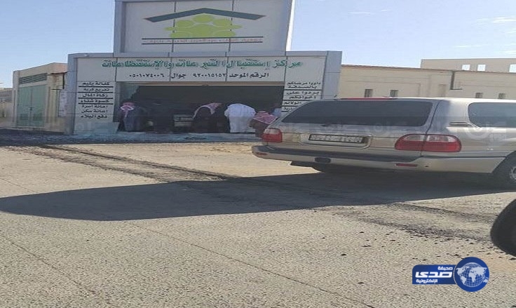 سيارة تقتحم مكتباً إثر تعرض قائدها لنوبة سكر