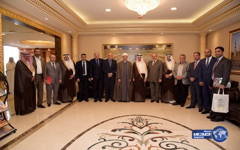 وزير الحج يبحث ترتيبات 25 ألف حاج عراقي