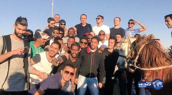 رئيس الهلال يبعد الفريق عن الضغوطات بطلعة برية