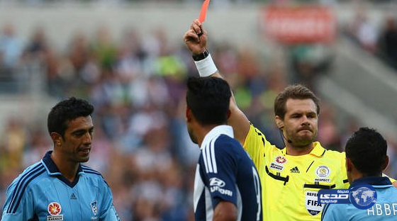 طاقم تحكيم أسترالي يقود مواجهة الهلال وباختاكور