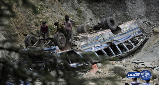 مقتل 41 شخصاً إثر سقوط حافلة من جسر في الهند