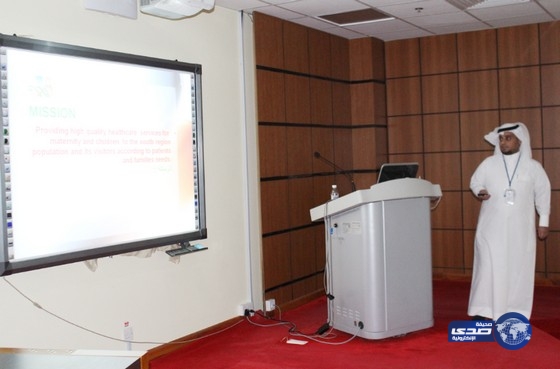 مستشفى خميس مشيط ينظم برنامجا تعريفيا للموظفين للعاملين الجدد