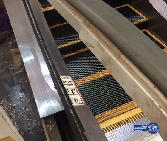 مدني الطائف ينقذ طفلاً احتُجز في سلم كهربائي بمركز تجاري