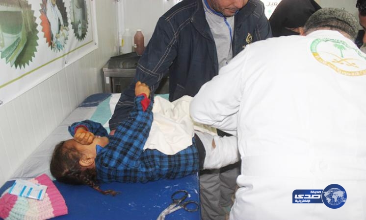 العيادات التخصصية السعودية في مخيم الزعتري تعالج طفلة سورية تعرضت لحروق حادة
