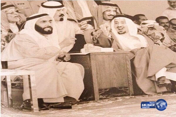 صورة نادرة لخادم الحرمين مع الملك خالد والملك عبد الله والشيخ زايد آل نهيان
