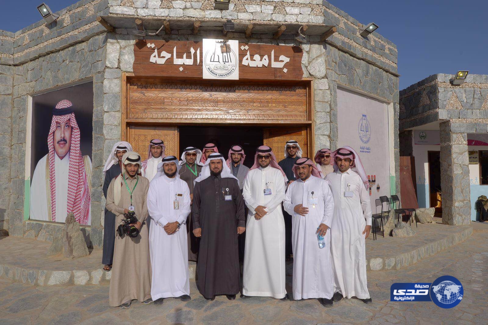 مدير جامعة الباحة يبدي اعجابه بالقرية التراثية بالجنادرية