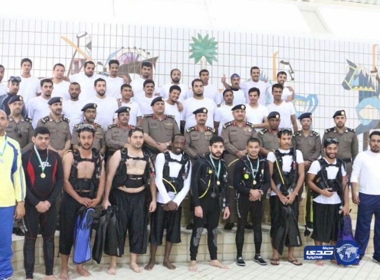 مدني مكة يدرب أفراده على الإنقاذ المائي في المدينة الرياضية بالشرائع