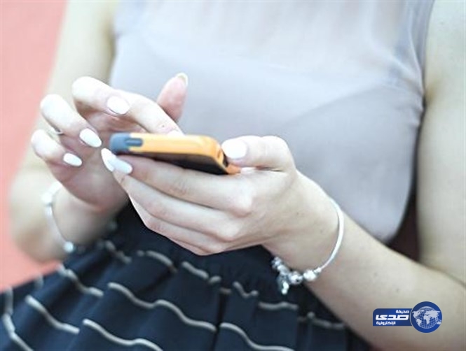 صور خليعة من الطالبة إلى الوزير!