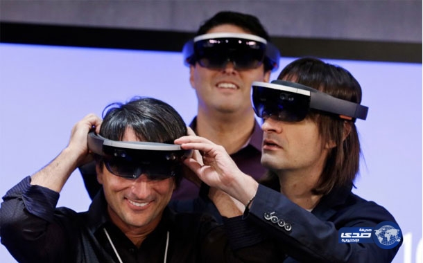 مايكروسوفت تكشف عن نظارة HoloLens ثلاثية الأبعاد