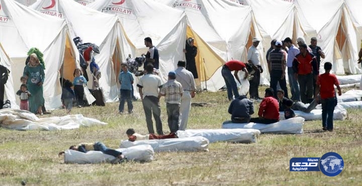 النظام السوري يقصف مخيمات للنازحين على الحدود التركية