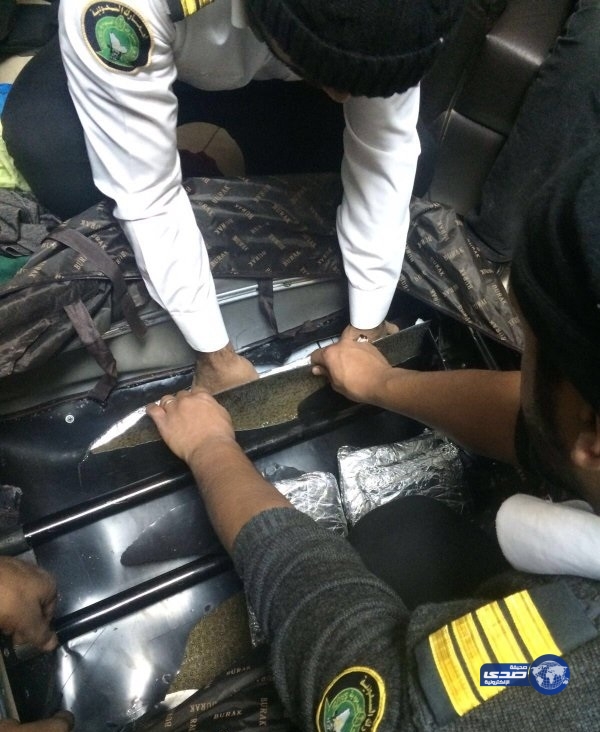بالصور.. إحباط تهريب 11 كيلو حشيش داخل أمتعة راكب بجمرك الوديعة