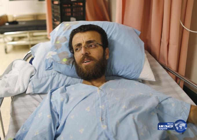 الأسير محمد القيق يقرر وقف إضرابه عن الطعام