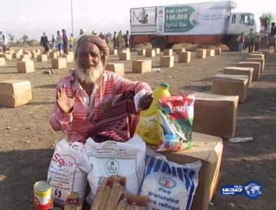 بعد توزيع مركز الملك سلمان 4 آلاف سلة غذائية بتعز: شكرًا للمملكة