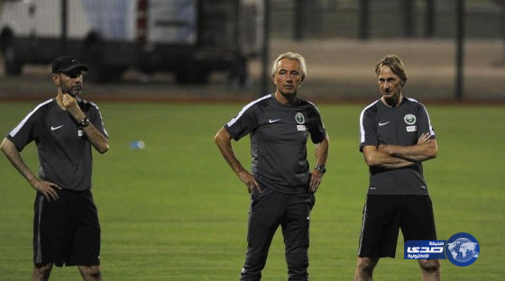 مدرب المنتخب السعودي يعمل في 3 وظائف !