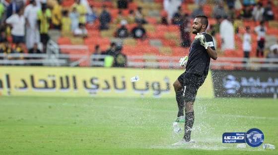 رفع الحاجز المعدني حول ملعب الجوهرة في مباراة الاتحاد والنصر الاماراتي