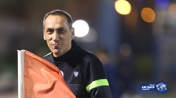 دونيس يكتفي بمعسكر داخلي خلال فترة التوقف المقبلة