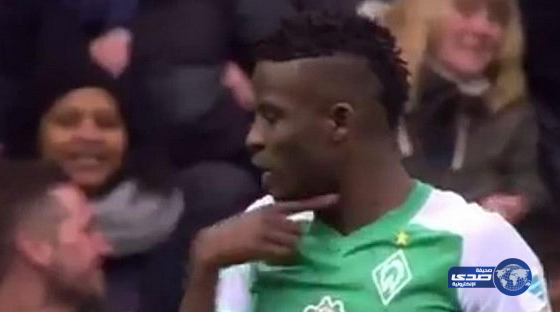 بالفيديو .. التحقيق مع لاعب أشار لخصمه بقطع رقبته