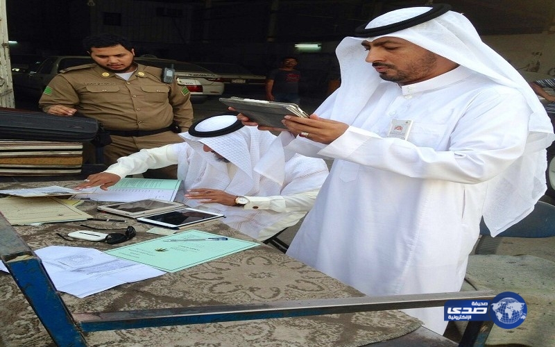 ضبط 43 عاملاً مخالفاً في جولة مفاجئة