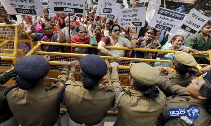 مظاهرات نسائية بالهند للتنديد باغتصاب وحرق قاصر