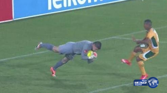 بالفيديو .. حارس مرمى يتفنن في استفزاز منافسيه