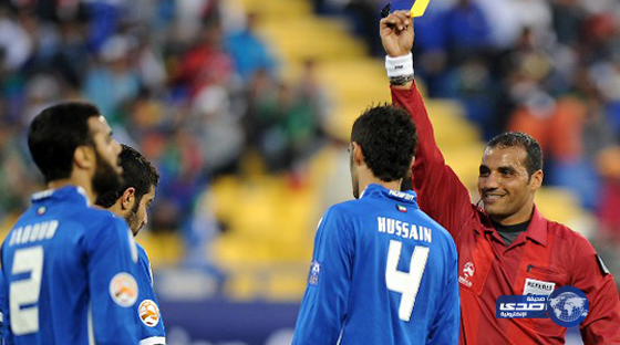 البحريني نواف شكر الله يقود مواجهة الاخضر والامارات