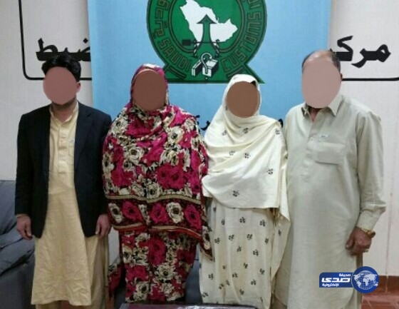 جمرك مطار الملك عبدالعزيز الدولي يُحبط محاولة “أخوين وزوجتيهما” تهريب أكثر من “كيلو ونصف” من الهيروين مُخبأة داخل أحشائهم